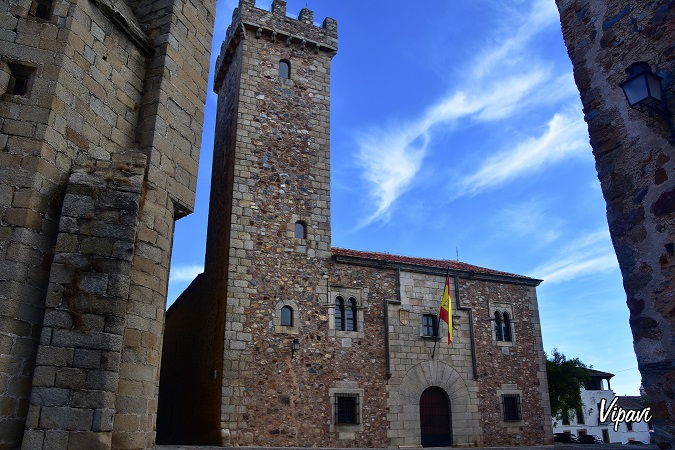 Qué ver Cáceres - Palacio de los Cáceres-Ovando Torre de las cigüeñas